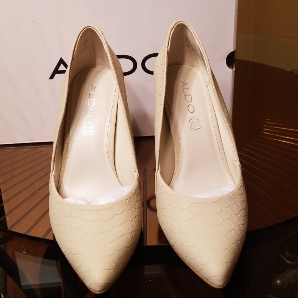 Shoes - Picture 2 of 7